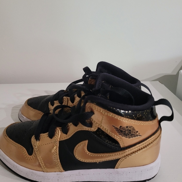 Kids size 1 nike air Jordan - Picture 6 of 7